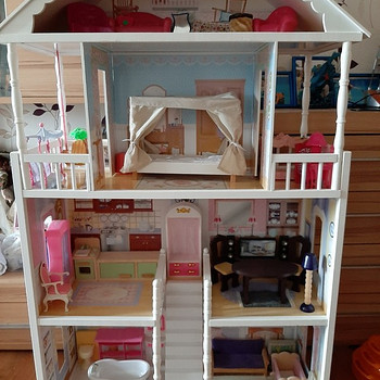 Деревянный четырехэтажный кукольный домик KidKraft