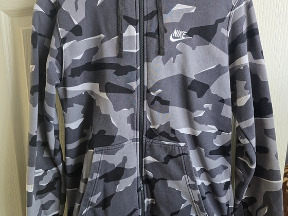 Meeste Nike pusa. Suurus M