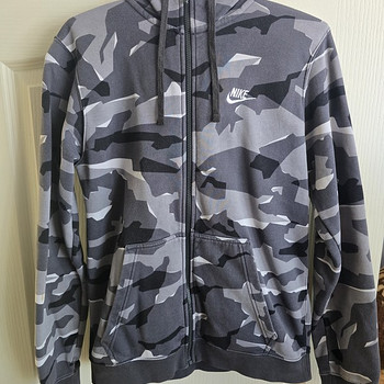 Meeste Nike pusa. Suurus M
