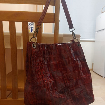 Продается женская сумка Made in Italy, красная, из лакирован