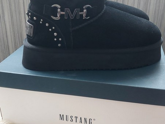 Talvesapad Ugg Mustang nahast 39s