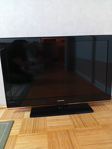 Продам телевизор (1 фото из 2)