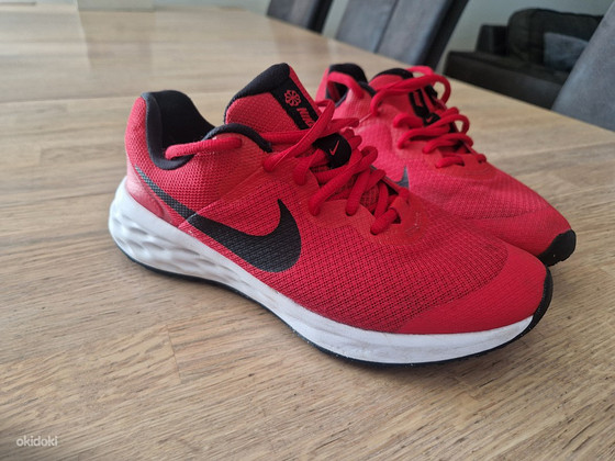 Кроссовки Nike размер 37.5