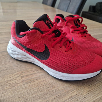 Кроссовки Nike размер 37.5