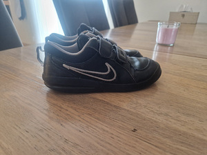 Кроссовки Nike размер 33 (1 фото из 2)