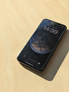 iPhone x 64 ГБ (3 фото из 5)