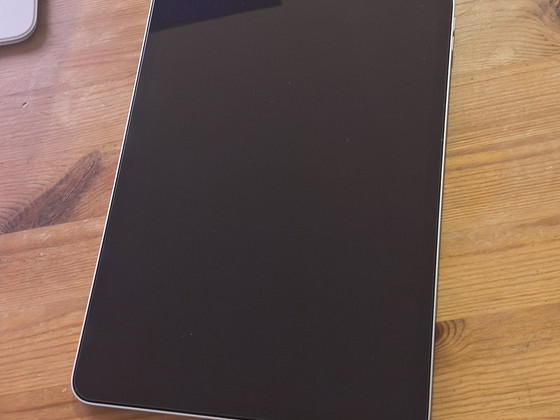 Apple iPad Pro 11″ (4th gen, 2022, M2) 256GB Wi-Fi Silver +