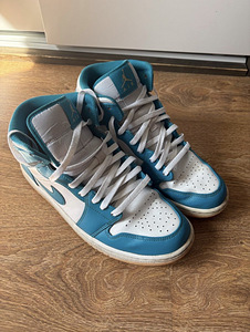 Air Jordan 1 Mid (1 фото из 5)