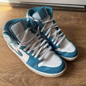 Air Jordan 1 Mid