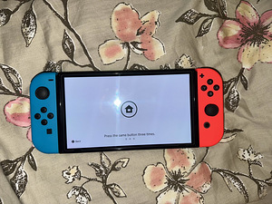 Nintendo Switch OLED (почти новый) полный комплект (4 фото из 6)