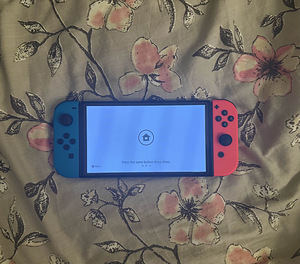 Nintendo Switch OLED (почти новый) полный комплект (5 фото из 6)