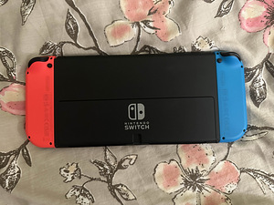 Nintendo Switch OLED (почти новый) полный комплект (6 фото из 6)