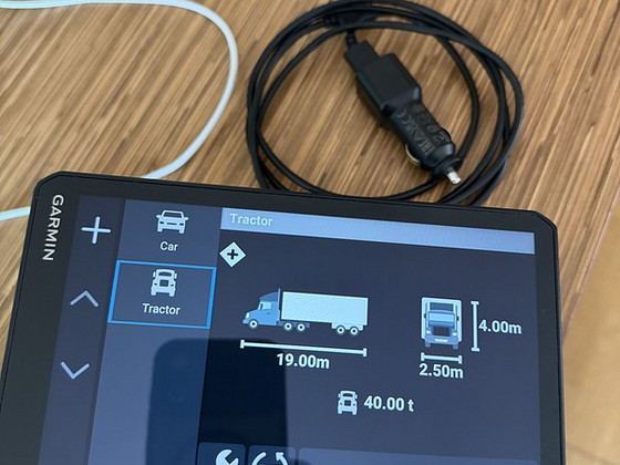 GPS GARMIN model: dēzl OTR720