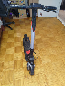Продам электросамокат (5 фото из 8)