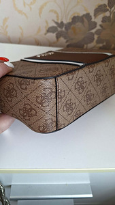 Сумка GUESS (7 фото из 8)