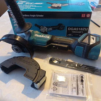 Makita DGA518ZU