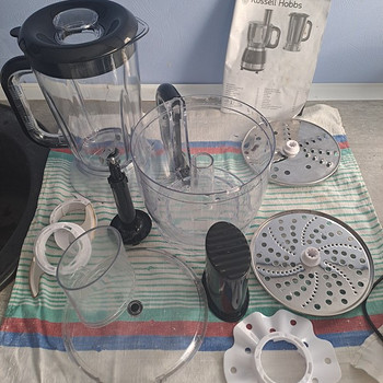 Продается кухонный комбайн Russel Hobbs