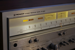Ресивер Pioneer SX-850 (2x65 Вт, 19.1 кг, 1976-78) (6 фото из 10)