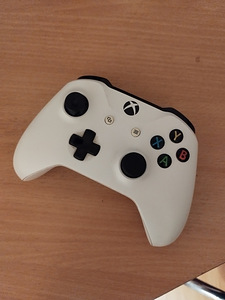 Xbox One S (2 фото из 4)