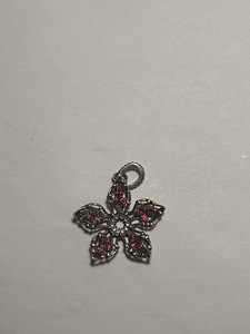 Suur Demogorgoniga rippamulett „Stranger Things“ (3 foto / 6)