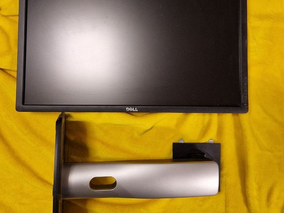 DELL 24" UltraSharp U2412M