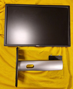 DELL 24" UltraSharp U2412M (2 фото из 3)