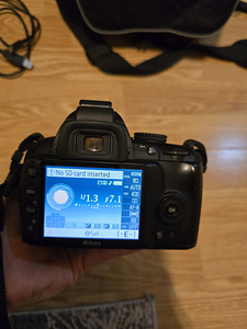 Nikon D3000 (2 foto / 5)