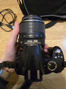 Nikon D3000 (3 foto / 5)