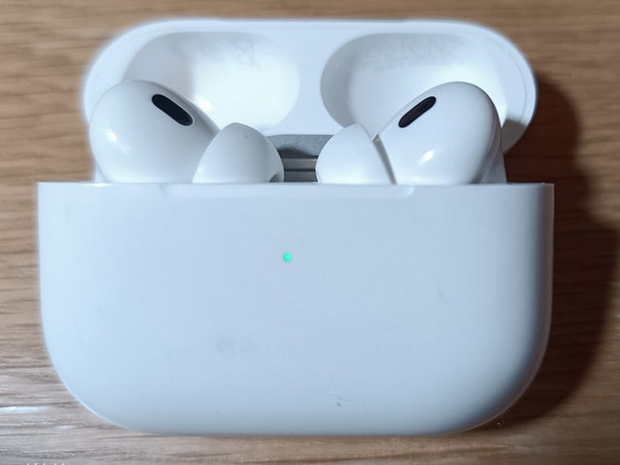 Продаю Apple AirPods Pro 2 (Lightning)