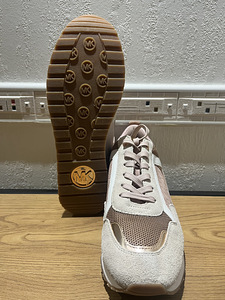 Tossud Michael Kors (4 фото из 4)