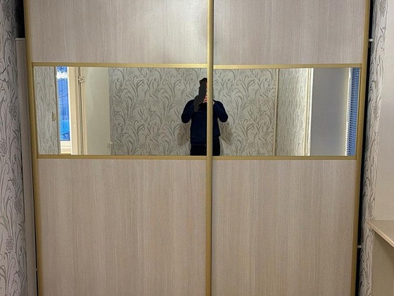 Продается шкаф с раздвижными дверями