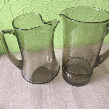 Кувшины из дымчатого стекла