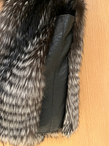 Mustarebase vest (3 foto / 4)