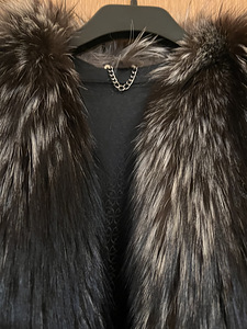 Mustarebase vest (4 foto / 4)