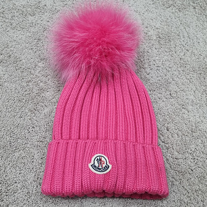 Шапка для девочки MONCLER (1 фото из 3)
