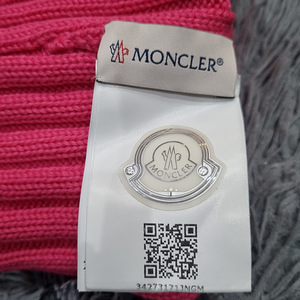 Шапка для девочки MONCLER (2 фото из 3)