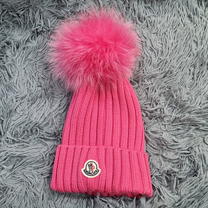 Шапка для девочки MONCLER (3 фото из 3)