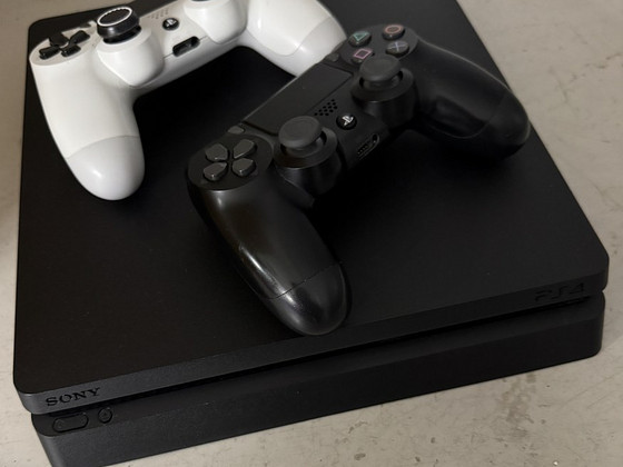 PlayStation 4 Slim 1TB + 2 контроллера