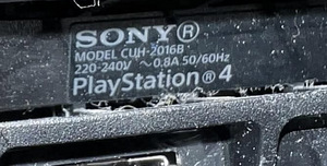 PlayStation 4 Slim 1TB + 2 pulti (4 foto / 4)
