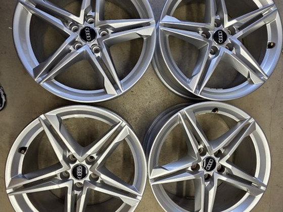 Audi A4 (B9) S-line originaalveljed 18"