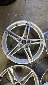 Audi A4 (B9) S-line originaalveljed 18" (2 foto / 10)
