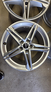 Audi A4 (B9) S-line originaalveljed 18" (3 foto / 10)