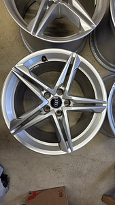 Audi A4 (B9) S-line originaalveljed 18" (4 foto / 10)