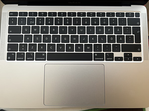 Macbook M1 2020 (2 фото из 3)