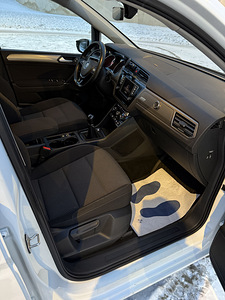 Volkswagen Touran (6 foto / 7)