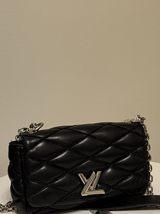 Louis Vuitton черная стеганая кожаная сумка GO-14 Malletage (1 фото из 7)