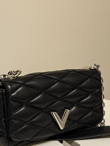 Louis Vuitton черная стеганая кожаная сумка GO-14 Malletage (2 фото из 7)