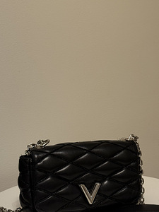 Louis Vuitton черная стеганая кожаная сумка GO-14 Malletage (3 фото из 7)