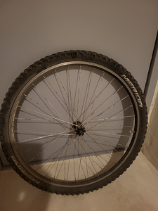 26-tolline velg koos rehviga (1 foto / 2)