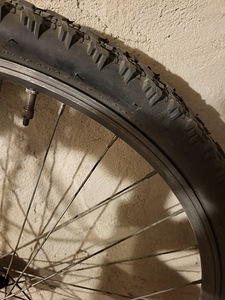 26-tolline velg koos rehviga (2 foto / 2)